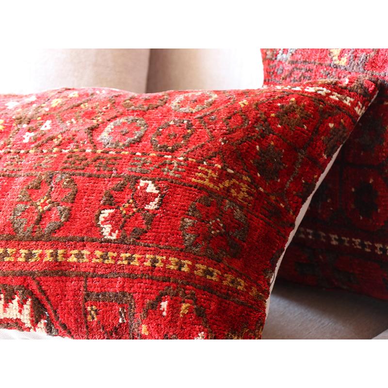 ヴィンテージ パイル織りラグ クッションカバー キルギスの赤い絨毯