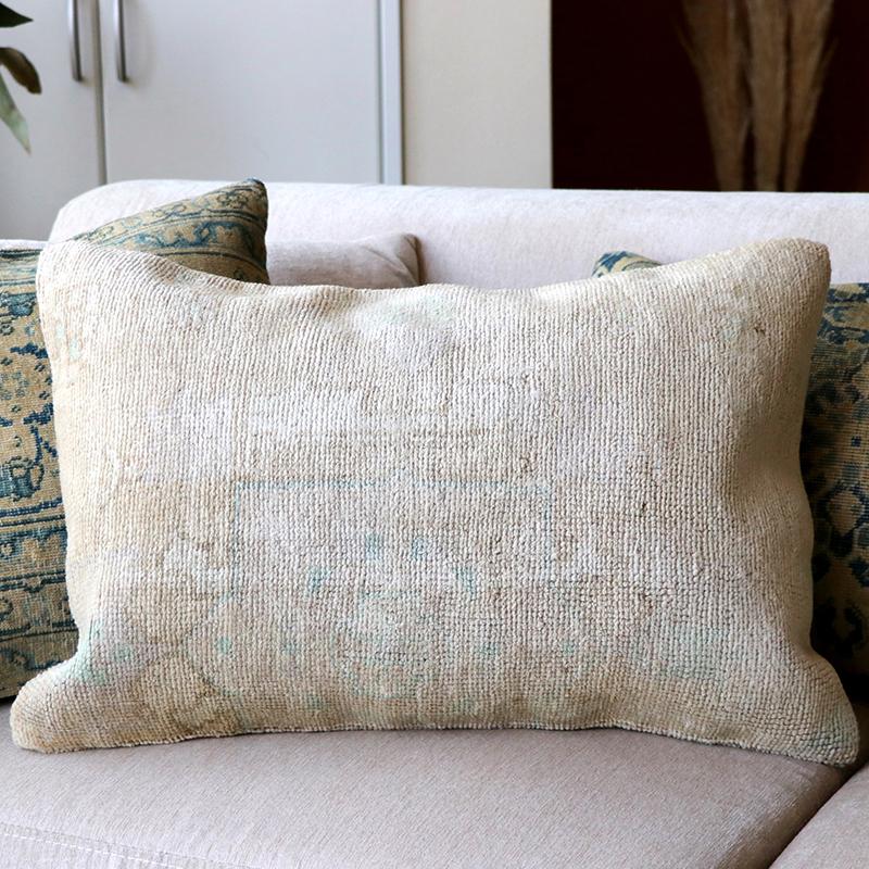 トライバルラグ 絨毯クッションブリーチしたアンティーク加工/横長 Lumber Pillow | ブランド登録なし