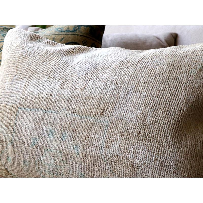 トライバルラグ 絨毯クッションブリーチしたアンティーク加工/横長 Lumber Pillow | ブランド登録なし | 01
