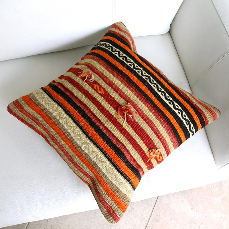 オールドキリム　クッションカバー 40cm Old Kilim Cushion ポンポン飾りとフックのジジム | ブランド登録なし | 02
