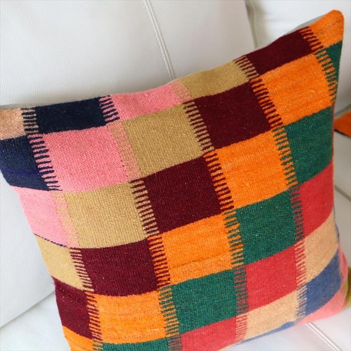 オールドキリム　クッションカバー 40cm Old Kilim Cushion カラフルなグリッド OUTLET サービス品 | ブランド登録なし | 01