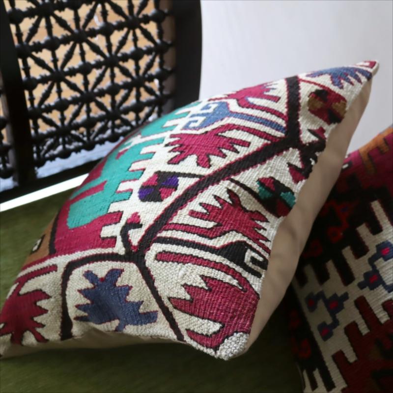 オールドキリム クッションカバーカイセリ地方 チフカナットキリム |  | 03