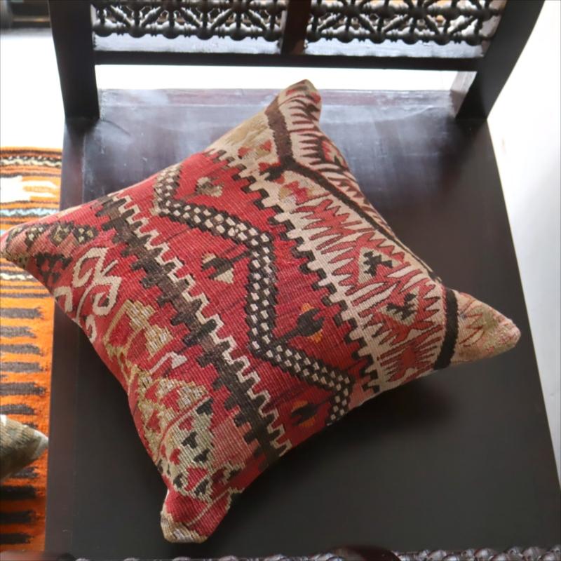 オールドキリム クッションカバーカイセリ地方 チフカナットキリム |  | 01