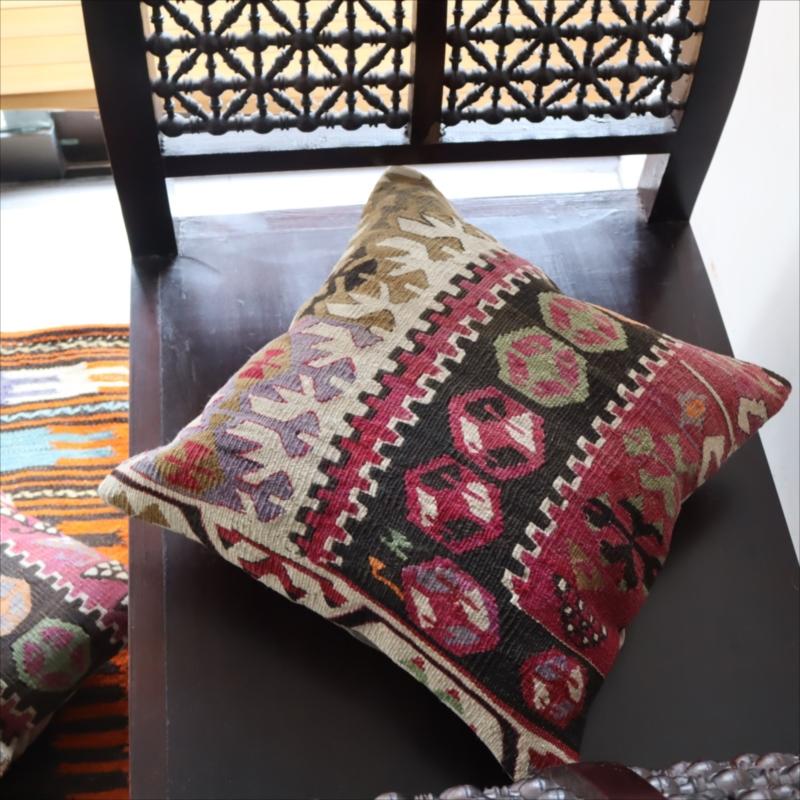 オールドキリム クッションカバーカイセリ地方 チフカナットキリム |  | 01