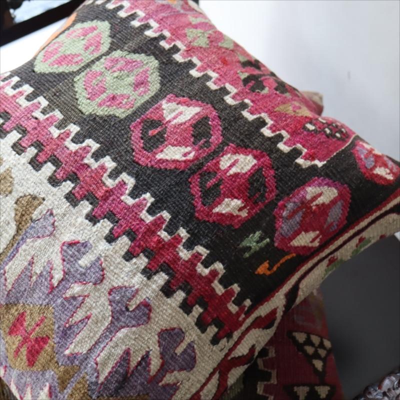 オールドキリム クッションカバーカイセリ地方 チフカナットキリム |  | 03