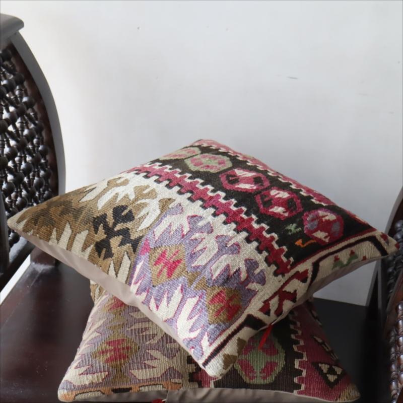 オールドキリム クッションカバーカイセリ地方 チフカナットキリム |  | 04