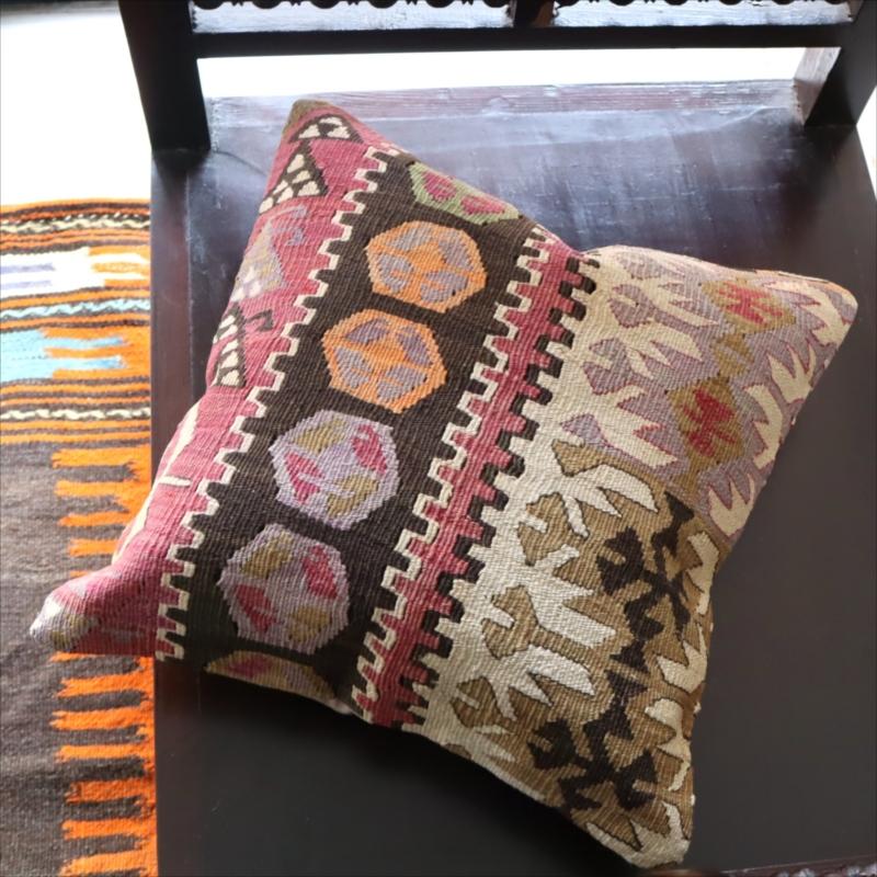 オールドキリム クッションカバーカイセリ地方 チフカナットキリム |  | 01