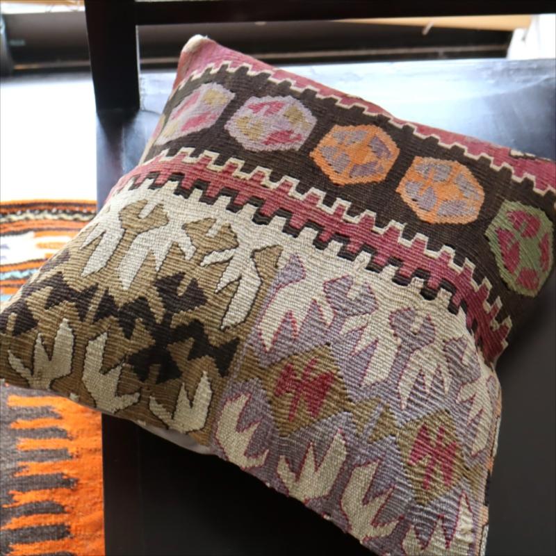 オールドキリム クッションカバーカイセリ地方 チフカナットキリム |  | 03
