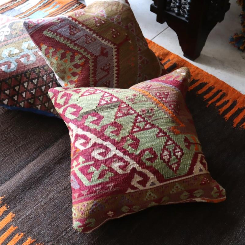 オールドキリム クッションカバーカイセリ地方 チフカナットキリム |  | 04