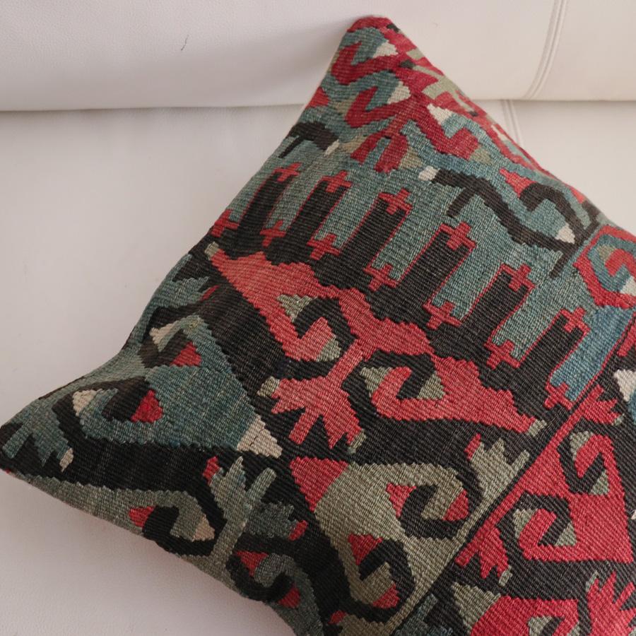 オールドキリム クッションカバー 40cm角 41×41cm シブリヒサル　連なるエリベリンデ |  | 01