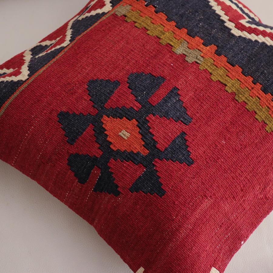 オールドキリム クッションカバー 40cm角 40×40cm クバ　レッド＆ネイビー　コーカサス地方 |  | 01