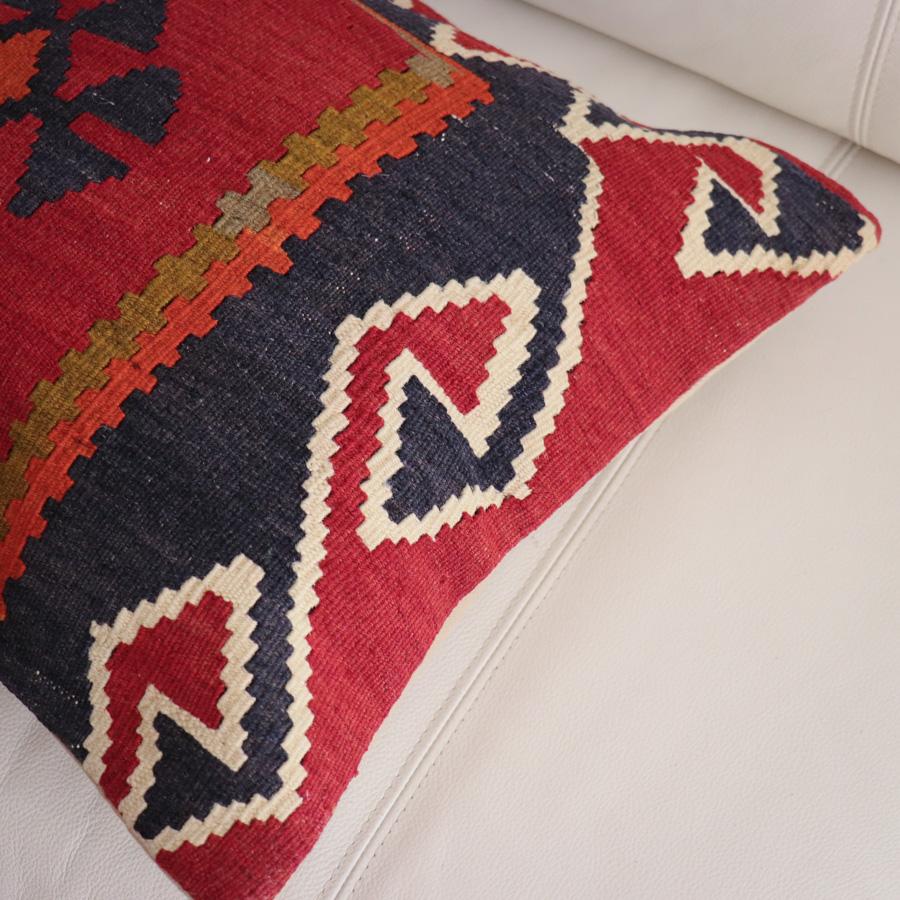 オールドキリム クッションカバー 40cm角 40×40cm クバ　レッド＆ネイビー　コーカサス地方 |  | 02
