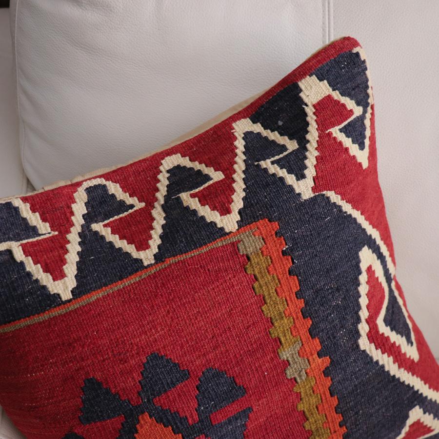 オールドキリム クッションカバー 40cm角 40×40cm クバ　レッド＆ネイビー　コーカサス地方 |  | 03