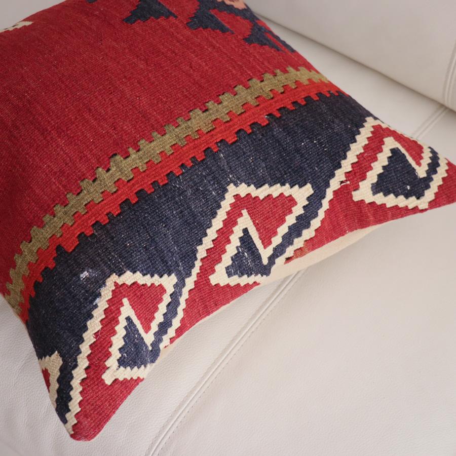 オールドキリム クッションカバー 40cm角 40×40cm クバ　レッド＆ネイビー　コーカサス地方 |  | 02