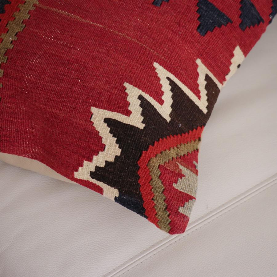 オールドキリム クッションカバー 40cm角 41×41cm クバ　レッド＆ネイビー　コーカサス地方 |  | 02