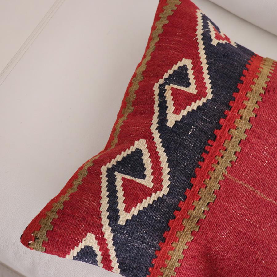 オールドキリム クッションカバー 40cm角 41×41cm クバ　レッド＆ネイビー　コーカサス地方 |  | 03