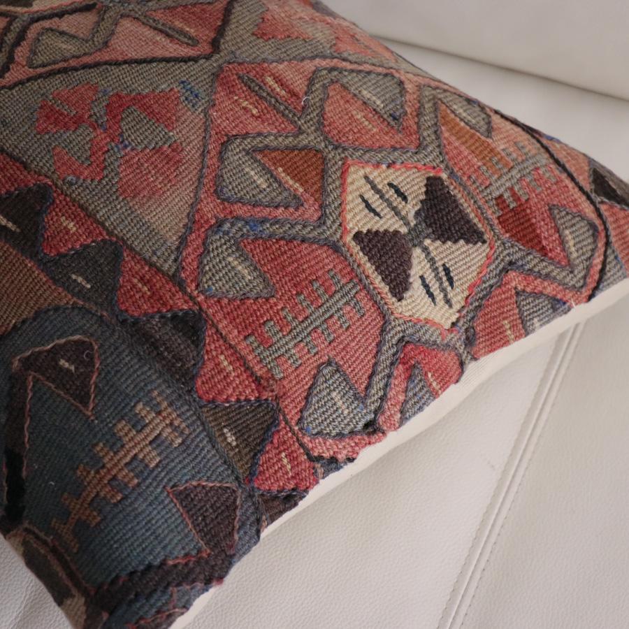 オールドキリム クッションカバー 40cm角 40×40cm ハッキャリ　トルコキリム |  | 01