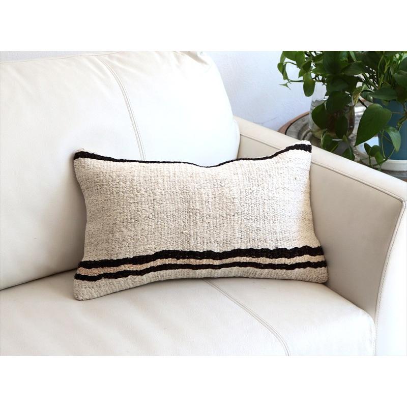 オールドキリムクッションカバー 長方形サイズ 49×29cm ムート・シンプルなモノトーンカラー |  | 01