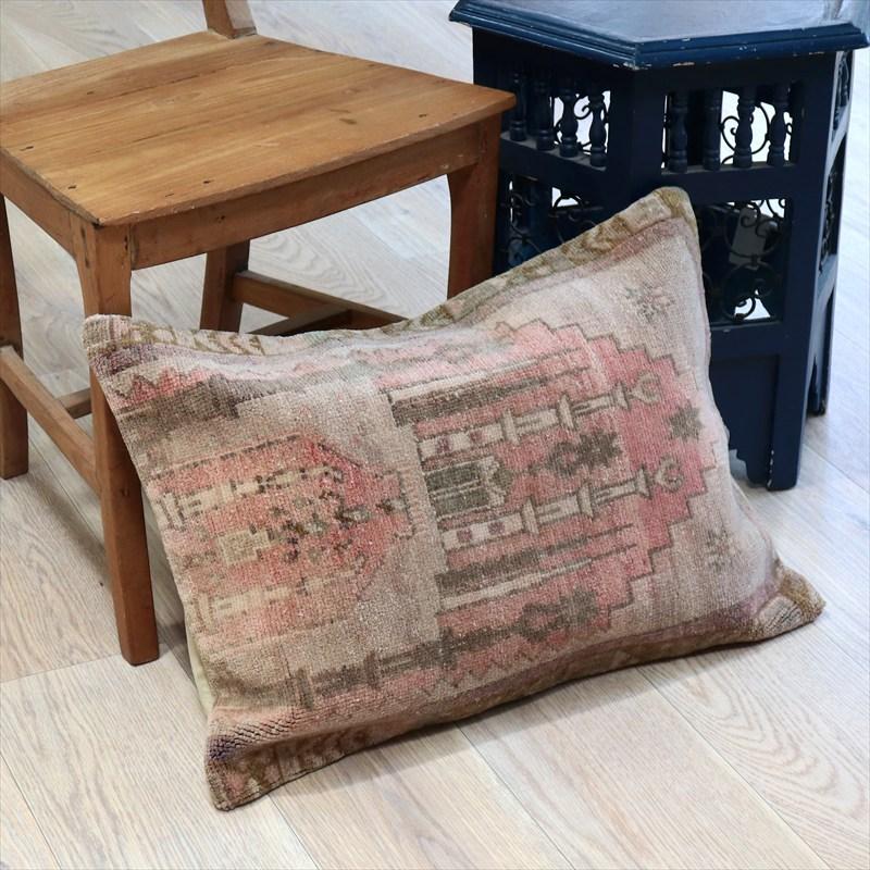 トライバルラグ 絨毯クッション 62×44cm シワス・モスク ミフラープ | 
