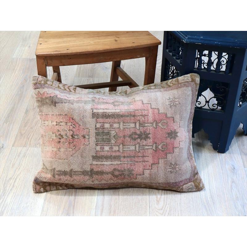 トライバルラグ 絨毯クッション 62×44cm シワス・モスク ミフラープ |  | 02