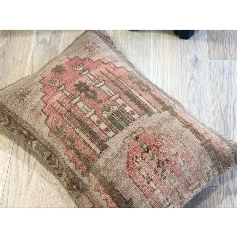 トライバルラグ 絨毯クッション 62×44cm シワス・モスク ミフラープ |  | 03