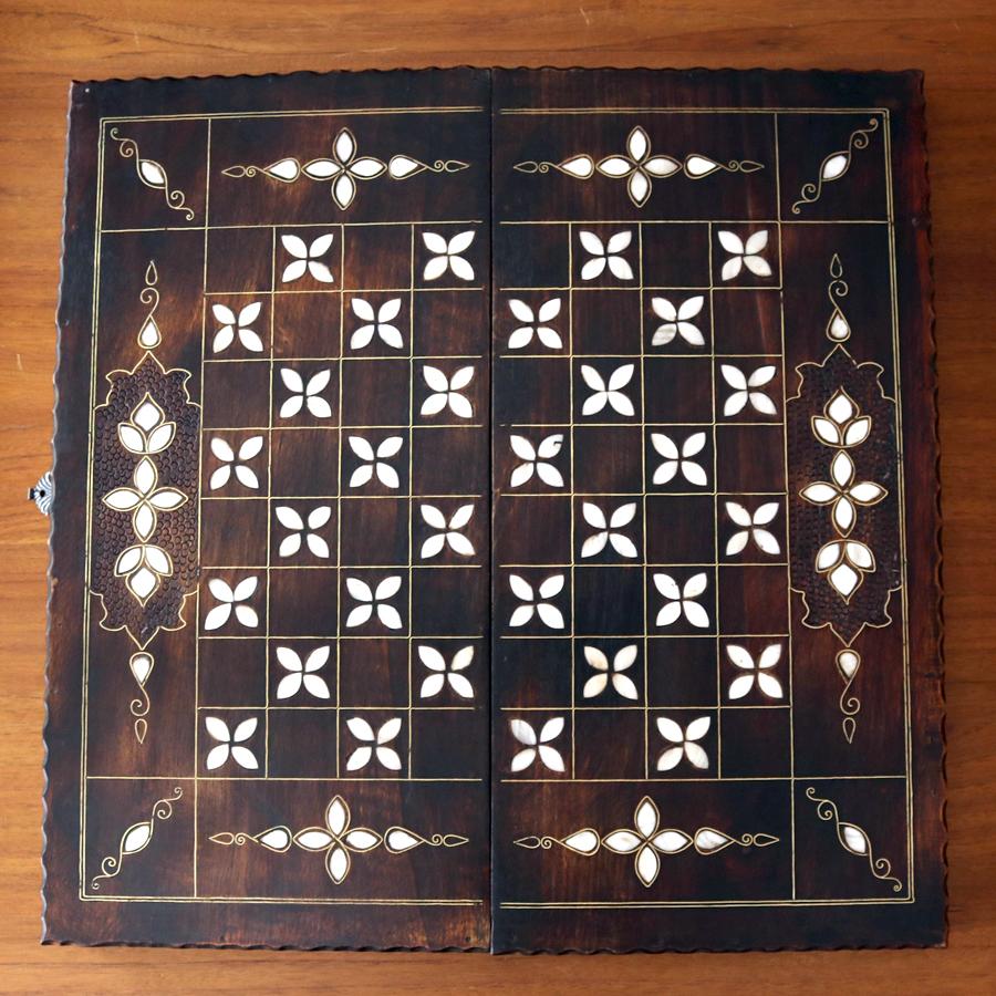 バックギャモン Backgammon 折り畳み式 螺鈿模様 チェス バックギャモン Backgammon 折り畳み式 螺鈿模様 チェス