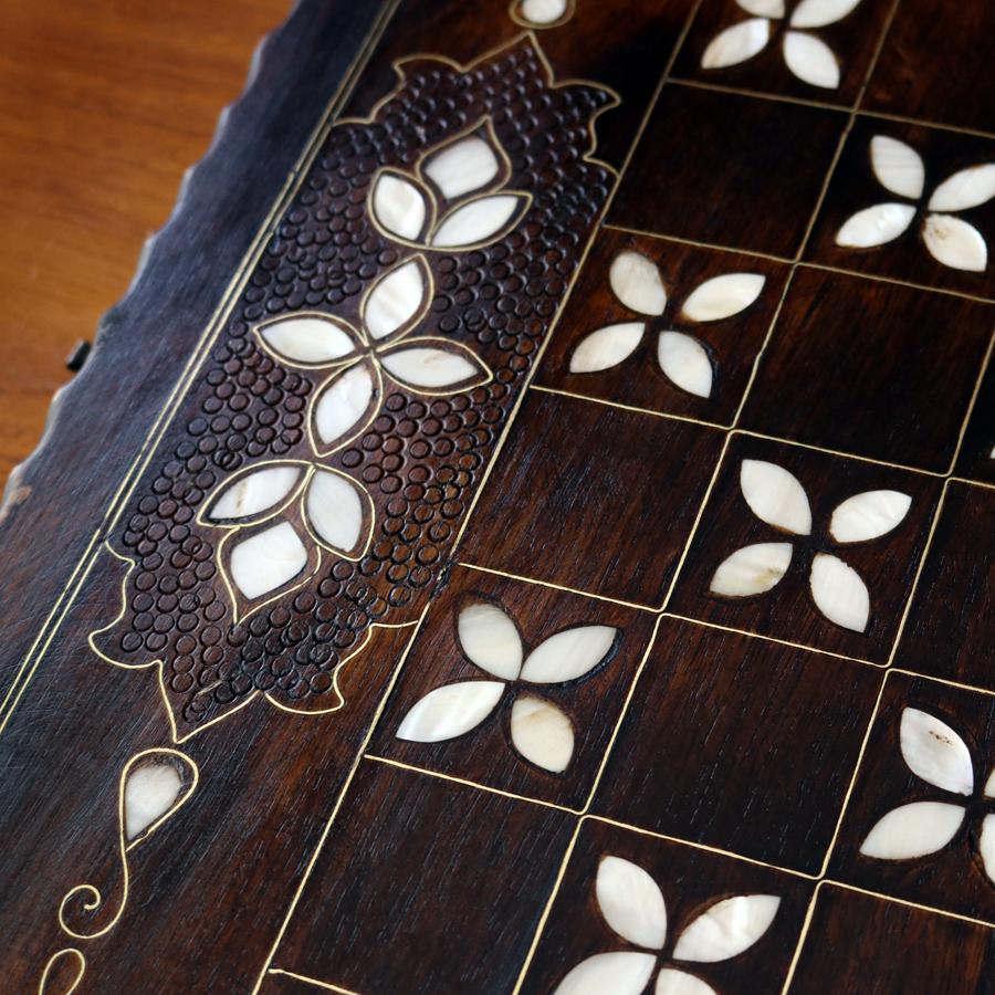 バックギャモン Backgammon 折り畳み式 螺鈿模様 チェス バックギャモン Backgammon 折り畳み式 螺鈿模様 チェス