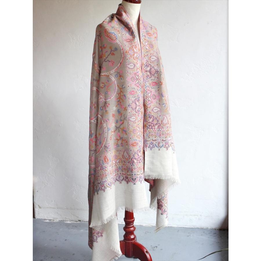 ウールのストール・/大判サイズ 201x106cm ライトブラウン・ペイズリーと花のモチーフ | ブランド登録なし | 01