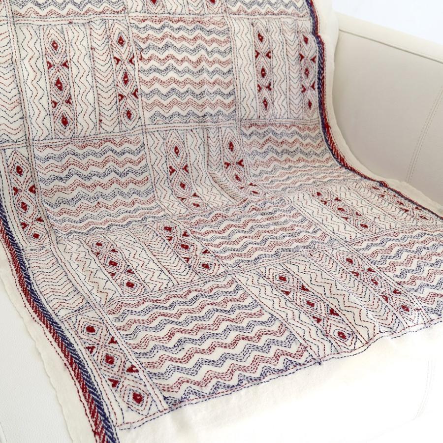 ウールストール　カンタデザインショール161x62cm アイボリー　レッド＆ブルーの細かな刺繍 | ブランド登録なし | 04