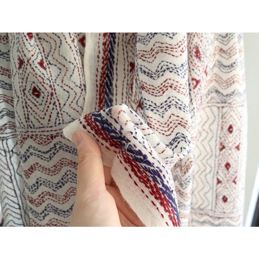 ウールストール　カンタデザインショール161x62cm アイボリー　レッド＆ブルーの細かな刺繍 | ブランド登録なし | 07