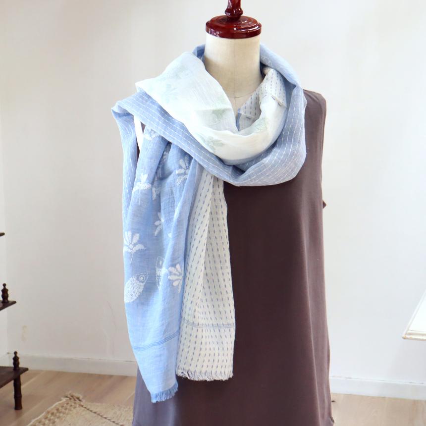 手刺繍 ストール 綿麻混 ブルーｘホワイト バイカラー 魚柄 カディ インド　 | ブランド登録なし | 01
