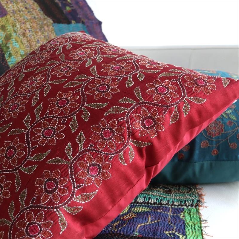 カンタ刺繍　シルク　クッションカバー38×38cmレッド　連なる花のモチーフ | ブランド登録なし | 03