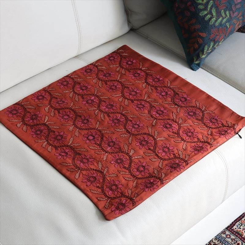 カンタ刺繍　シルク　クッションカバー38×38cmレンガ色　連なる花 | ブランド登録なし | 06
