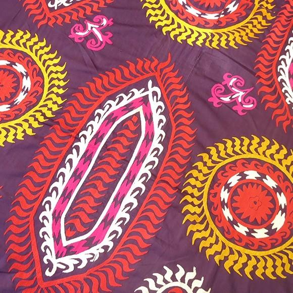 シルクの手刺繍スザニ ウズベキスタン スザンニ（suzani）紫に5つの