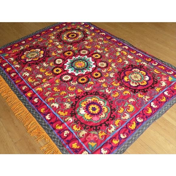 ウズベキスタンの刺繍布オールドスザンニ紫がかった小豆色の地/5つのお花と唐草の文様 | ブランド登録なし | 02