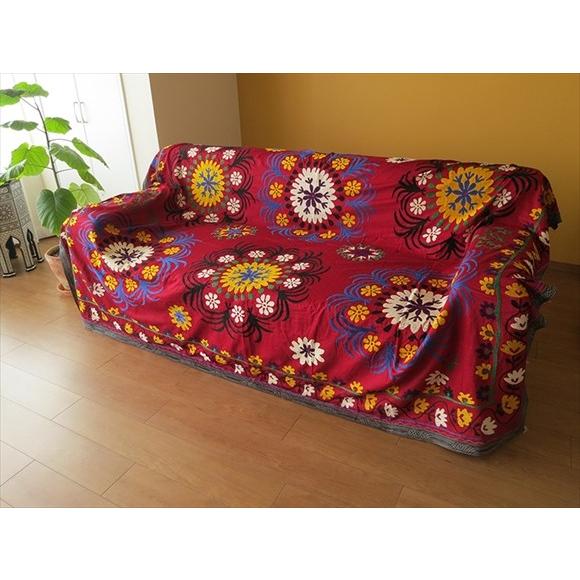 ウズベキスタンの刺繍布オールドスザンニ赤色の地/黒と青紫のの花びら 6つのお花 | ブランド登録なし | 01