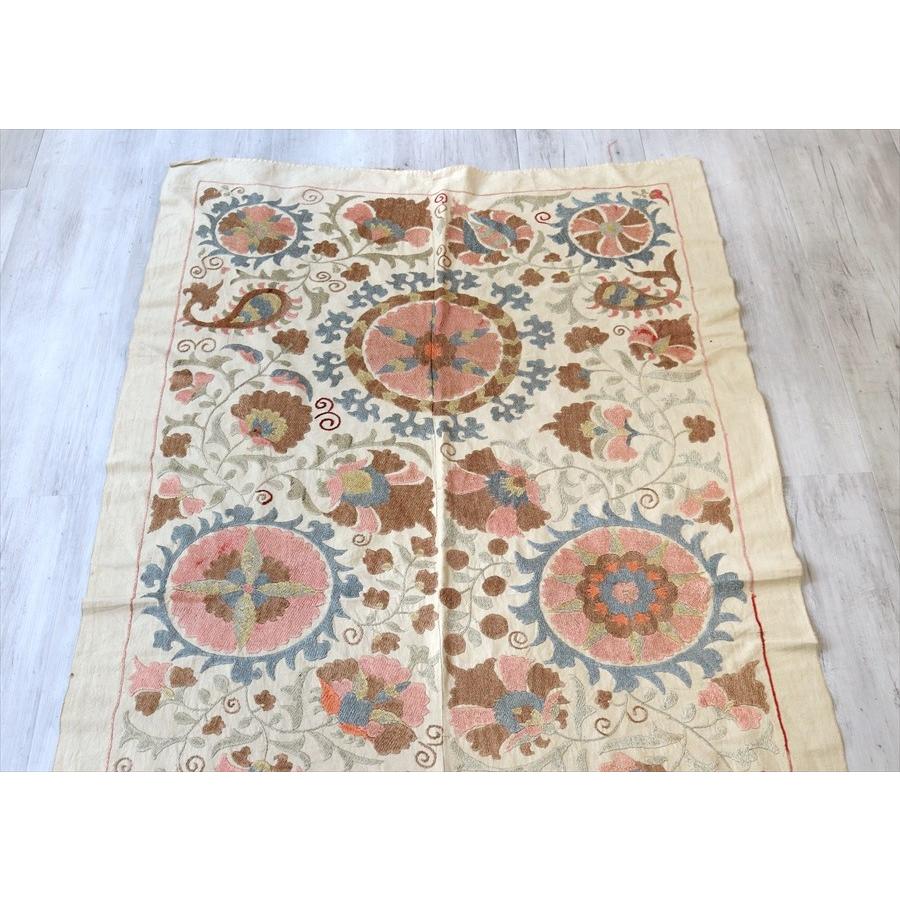 スザンニ刺繍・アンティークデザインリプロダクション 177x99cm 太陽のような花・ペールピンク＆ブルー | ブランド登録なし | 02