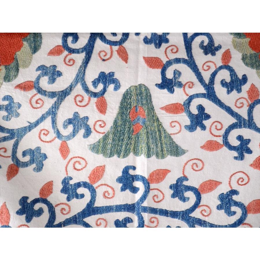 スザンニ刺繍・アンティークデザインリプロダクション  195x152cm Suzani, Uzbekistan Suzani, Embroidary, 太陽のような大きな花 | ブランド登録なし | 04