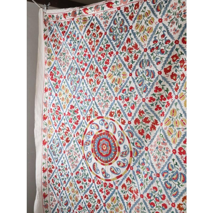 スザンニ刺繍・アンティークデザインリプロダクション 206x161cm アンティークデザインを複製した伝統柄/ラティス・フラワーモチーフ | ブランド登録なし | 01