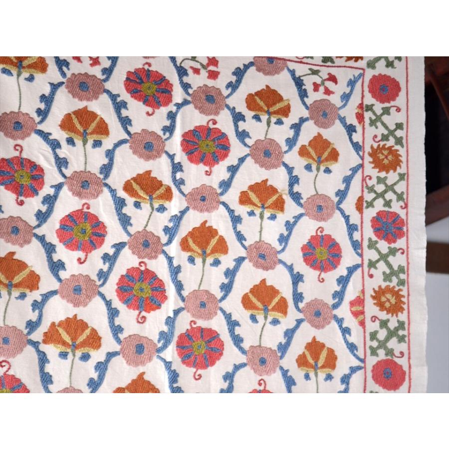 ウズベキスタン・スザンニ刺繍布　アンティークデザイン 142x81cm フラワーモチーフ・ブルートレリス | ブランド登録なし | 02