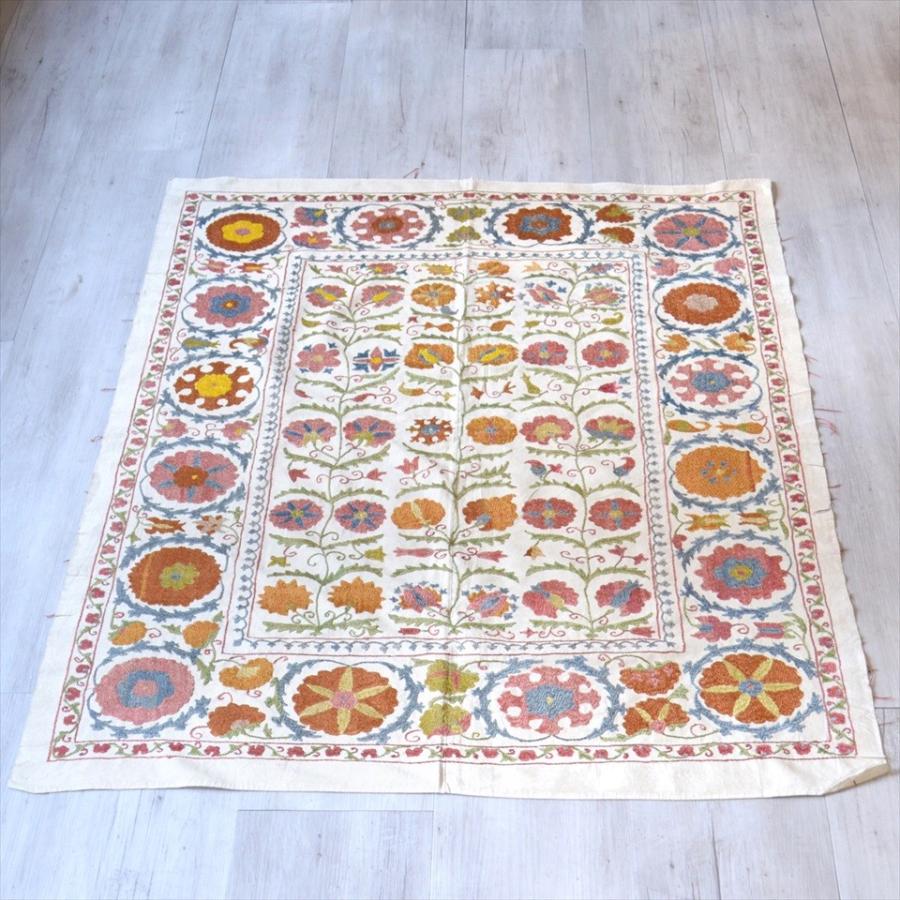 Suzani， Uzbekistan Suzani， Embroidary　ウズベキスタン・スザンニ刺繍布 125x103cm アンティークデザイン・ピンクとオレンジの花_1