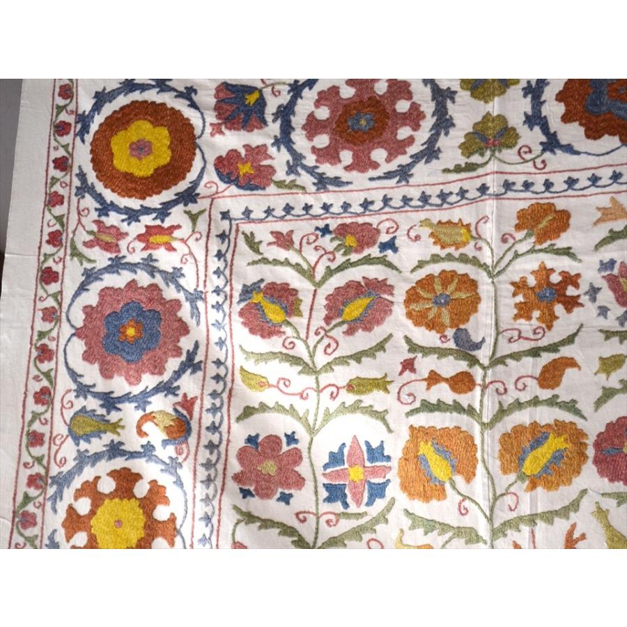 Suzani， Uzbekistan Suzani， Embroidary　ウズベキスタン・スザンニ刺繍布 125x103cm アンティークデザイン・ピンクとオレンジの花_2