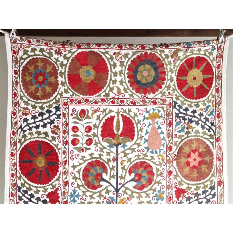 スザンニ刺繍・アンティークデザインリプロダクション 154x102cm アンティークデザインを複製した伝統柄/生命の樹・大輪の花 | ブランド登録なし | 01