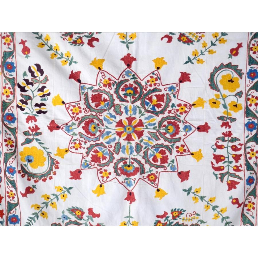 スザンニ刺繍・アンティークデザインリプロダクション  185x154cm Suzani, Uzbekistan Suzani, Embroidary Nurata フラワーブーケ | ブランド登録なし | 03