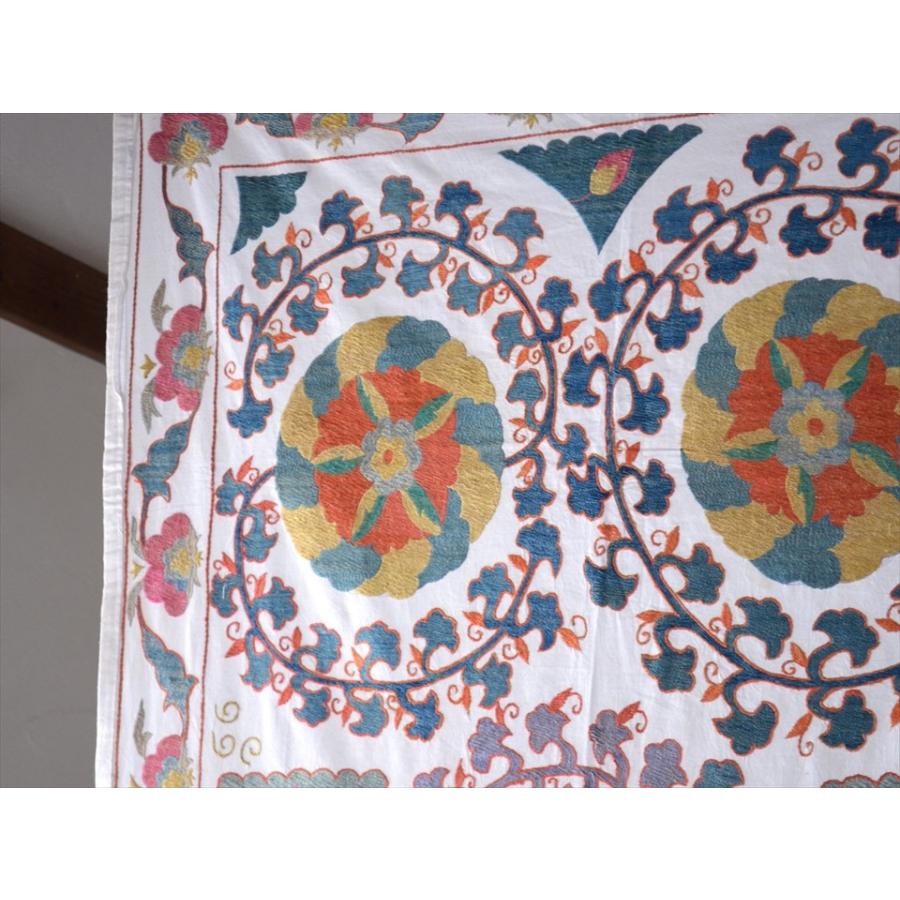 ウズベキスタン・スザンニ刺繍布　アンティークデザイン 160x90cm ５つの大きな花　Suzani, Uzbekistan Suzani, Embroidary | ブランド登録なし | 02