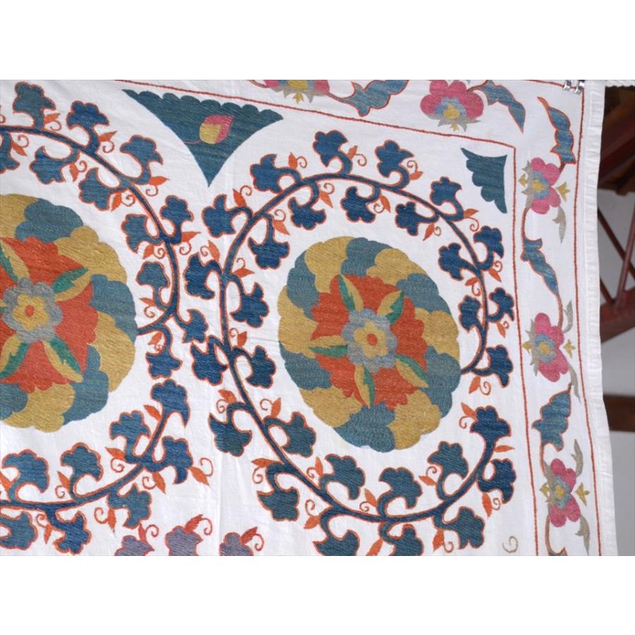 ウズベキスタン・スザンニ刺繍布　アンティークデザイン 160x90cm ５つの大きな花　Suzani, Uzbekistan Suzani, Embroidary | ブランド登録なし | 04