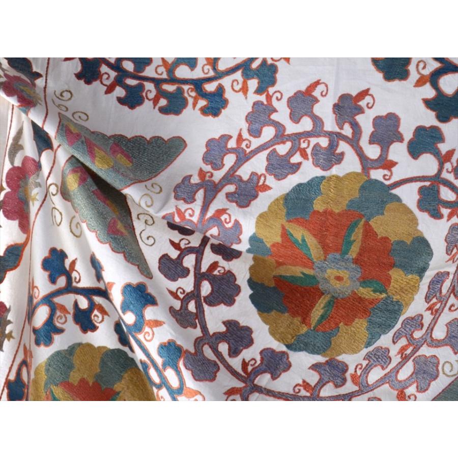 ウズベキスタン・スザンニ刺繍布　アンティークデザイン 160x90cm ５つの大きな花　Suzani, Uzbekistan Suzani, Embroidary | ブランド登録なし | 05