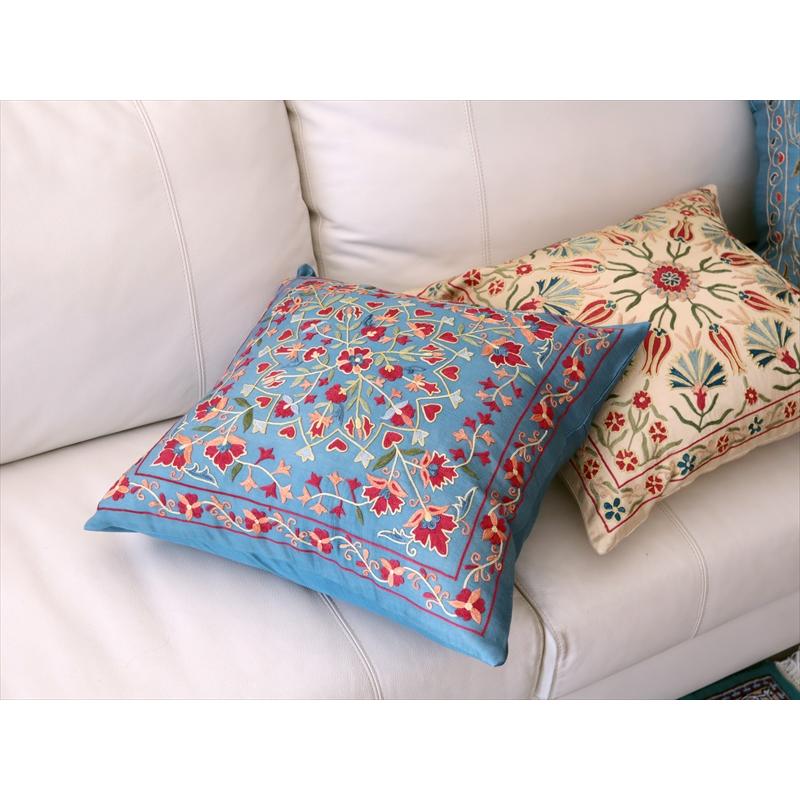 クッションカバー 50cm シルク スザンニ刺繍小さなカーネーション