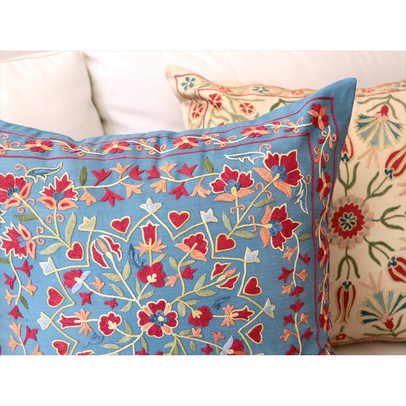 クッションカバー 50cm シルク スザンニ刺繍小さなカーネーション