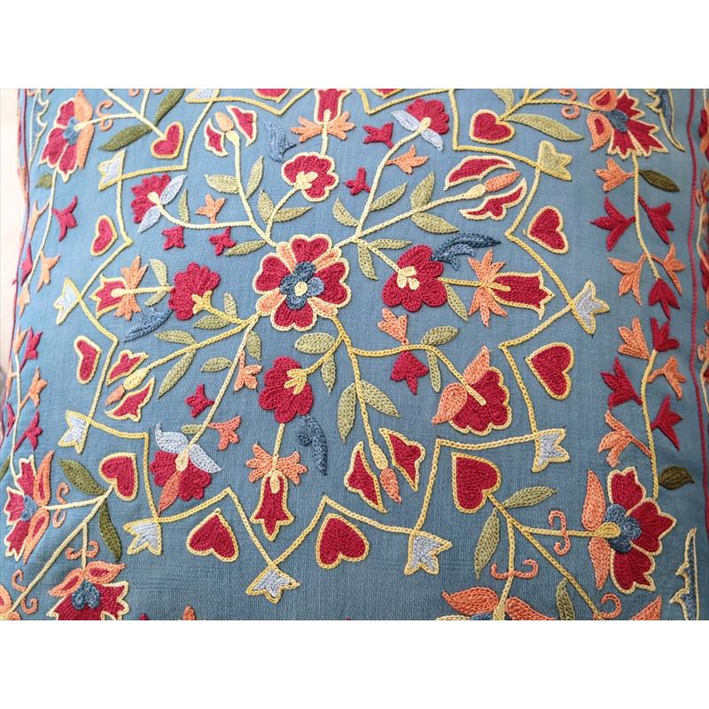 クッションカバー 50cm シルク スザンニ刺繍小さなカーネーション